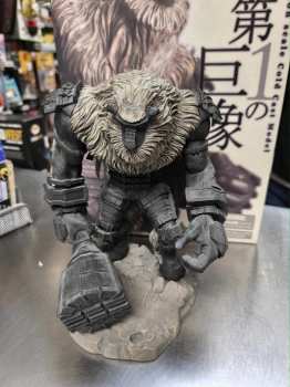 4934054090532 First Colosse - Valus Coldcast Shadow Of The Colossus Statuette